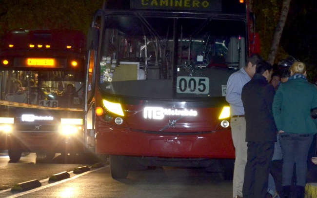 El camión 005 de la empresa operadora de Metrobús, Corredor Insurgentes, SA de CV, era conducido por Juan Ojeda Galindo, de 47 años de edad.
