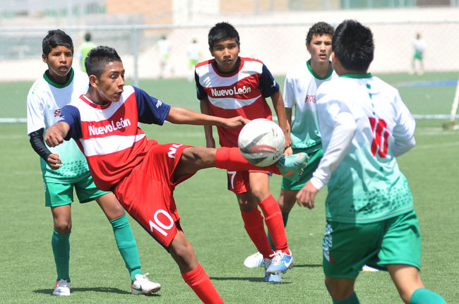 Con 'carro completo' calificó en futbol soccer Nuevo León a la etapa final de la Olimpiada Nacional Infantil y Juvenil 2013, a celebrarse del 17 al 25 de mayo en la ciudad de Tijuana, Baja California. (Fotografía de Jesús Galindo López)