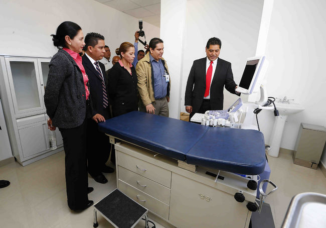 Supervisión. El lunes 11 de marzo el gobernador, Jorge Herrera y el secretario de Salud supervisaron las instalaciones de la Uneme, pero no anunciaron el día de su apertura.