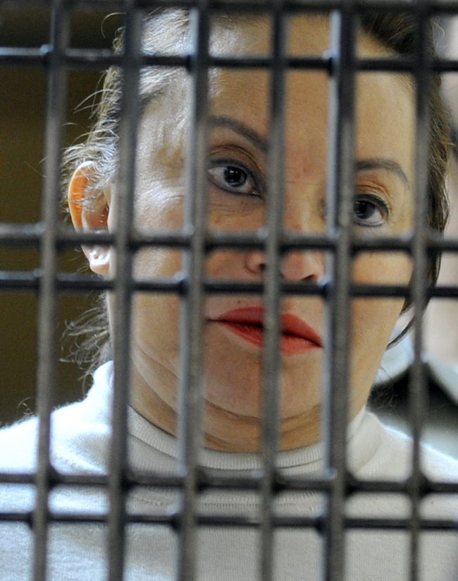 Dictan formal prisión a mujer por filtración de ficha de Elba Esther