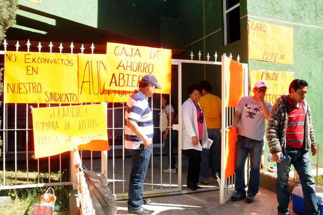 Inconformes. Los trabajadores denuncian que el proceso estuvo lleno de irregularidades.