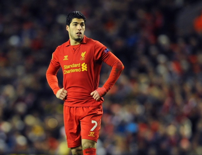 Medios británicos se han hecho eco de una entrevista que Suárez concedió en su Uruguay en la que dejó abierta la puerta a la negociación con otros equipos que jueguen la Liga de Campeones. (ARCHIVO)
