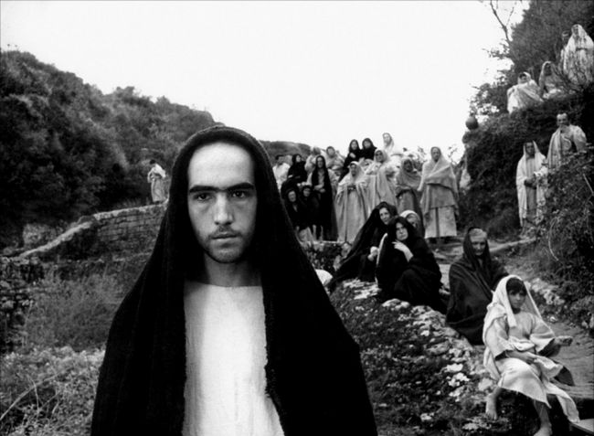 En el cine. El nacimiento, vida, pasión y muerte de Jesús de Nazaret, ha sido abordado por cientos de cineastas del mundo, quienes desde diferentes momentos han narrado la enseñanaza de Cristo; muchos clásicos del cine pueden ser vistos de manera gratuita a través de la red.