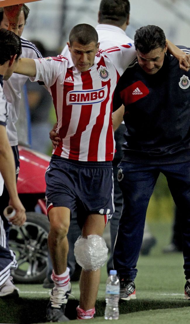 Jorge Enríquez presentó una luxación traumática de la articulación patelo-femoral, es una luxación traumática de la rótula de su rodilla izquierda.  (Foto de El Universal)