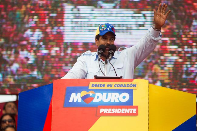 Campaña. El presidente encargado de Venezuela y candidato a las elecciones presidenciales, Nicolás Maduro (d), pronuncia un discurso durante un acto político en Sabaneta.
