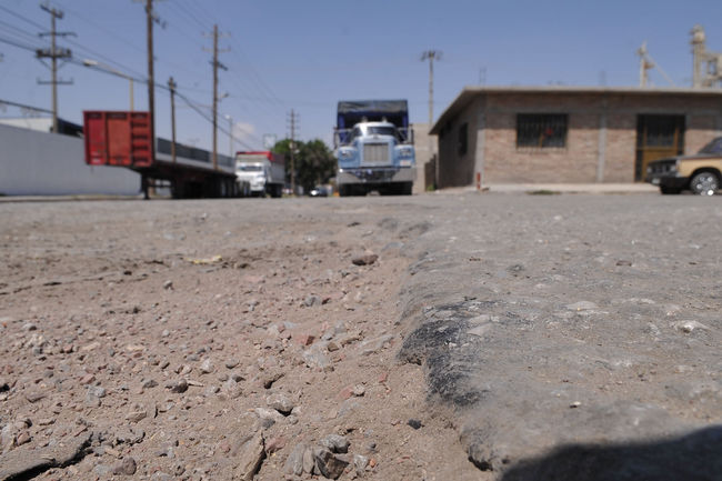 Calles con baches. Las calles más dañadas son Cuatrociénegas, Canatlán y Piedras Negras.