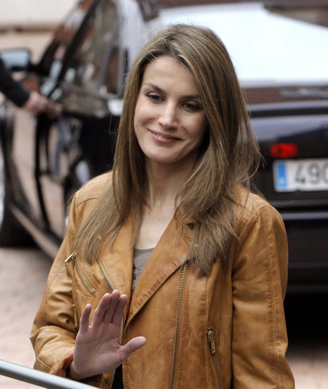 Según un libro escrito por David Rocasolano, primo de la princesa Letizia, unos años antes de casarse con el príncipe Felipe, e incluso antes de conocerlo personalmente, la joven quedó embarazada y decidió abortar en la clínica Dator de Madrid. ARCHIVO