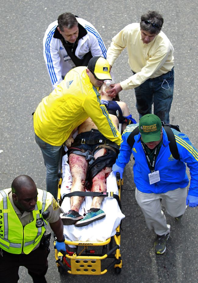 Tragedia. Momentos de una de las explosiones en el Maratón de Boston que dejó alrededor de 144 heridos y tres muertos.