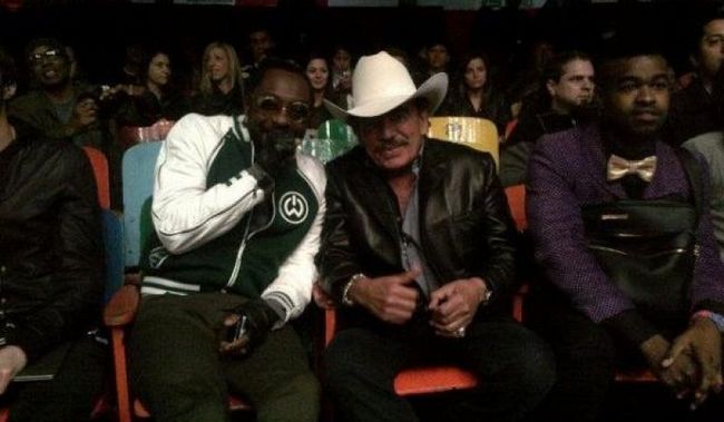 Nuevo tema. El cantautor Joan Sebastian adelantó que el próximo sencillo junto a Will.i.am llevará por título Lonely Wolf.