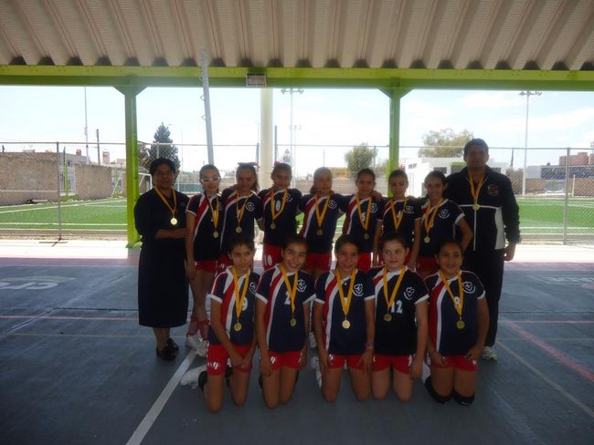 La escuadra de voleibol femenil de la Academia Villa de Matel logró su pase a los VI Juegos Deportivos Escolares Nacionales. Villa de Matel, campeón estatal de voleibol