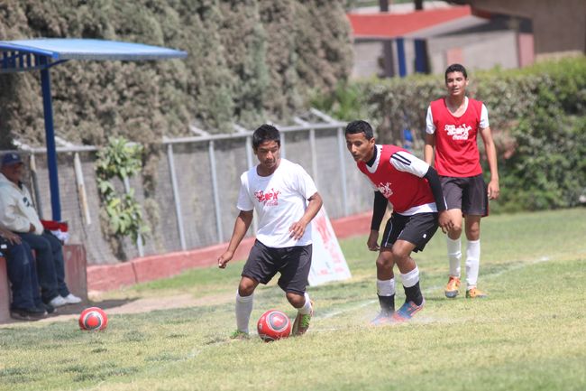 Disputadas acciones se vieron ayer durante la jornada de finales de la Copa Coca Cola correspondiente a la Comarca Lagunera de Durango. Los campeones van el próximo fin de semana a la ciudad de Durango, sede de la etapa estatal.