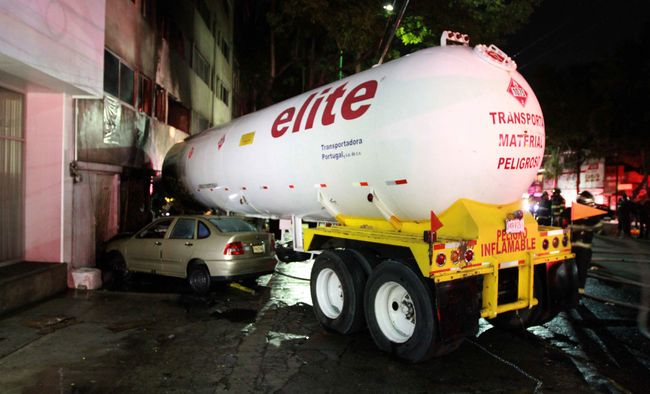 Antecedentes. La madrugada del 23 de febrero de este año se registró un accidente donde un pipa que transportaba gas LP que chocó con dos autos particulares en la Ciudad de México. 