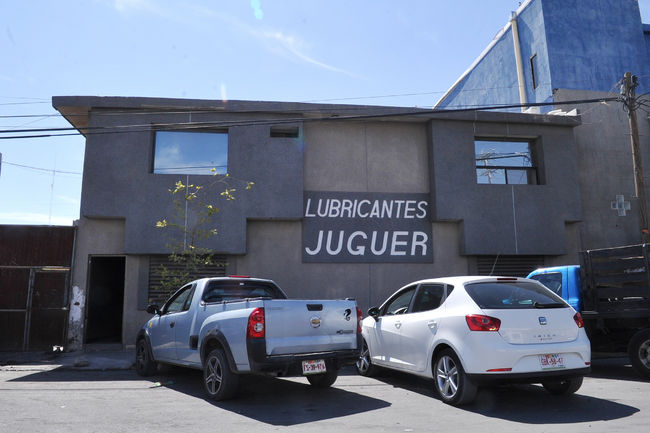Incendio. Según los primeros peritajes la causa del incendio de los cinco vehículos de la empresa Juguer fue un cortocircuito. 
