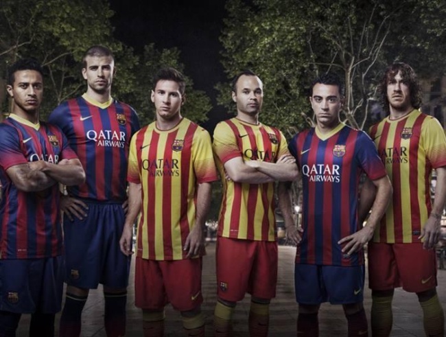 Los jugadores culés luciendo el nuevo uniforme. (Barcelona FC)
