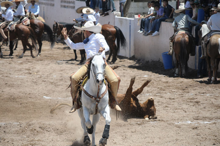 El domingo se celebrará la treceava charreada del año en el Lienzo Charro Laguna con la participación de cuatro equipos y una escaramuza charra. Celebrarán el domingo la charreada 13 del año