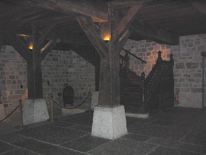 *.- Interior de la casa de San Ignacio en Loyola.(Wikimedia. “Santuario de Loyola”).