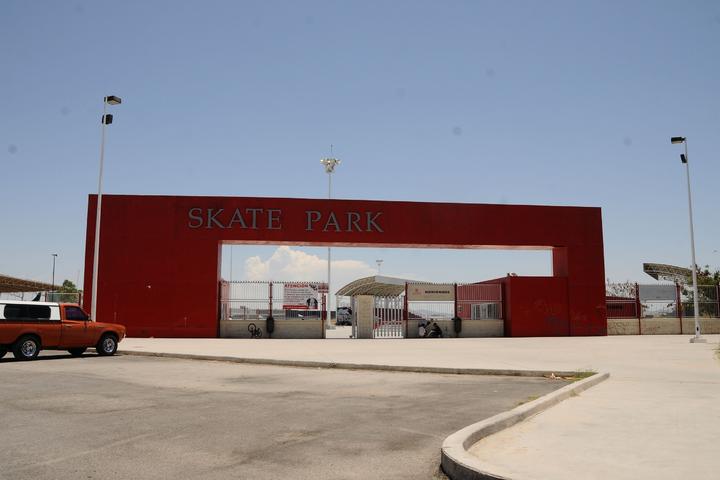 A menos de cuatro años de su construcción el Skate Park es una de las obras deportivas que se quedaron en el olvido por parte de la autoridad responsable.