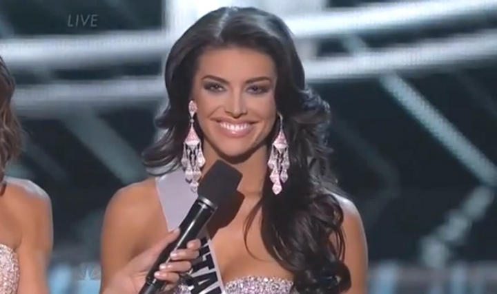 La joven de 21 años compitió en Miss USA 2013 en Las Vegas el domingo, donde en la ronda de preguntas ofreció una torpe respuesta además de que lo hizo evidente con pausas largas y una nerviosa sonrisa. (YouTube)

