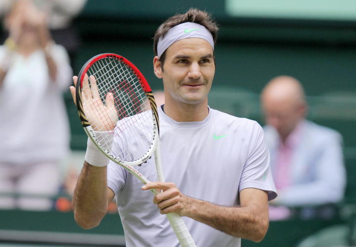 Al igual que ha ocurrido otras seis veces, Roger Federer abrirá hoy lunes la defensa de su título en Wimbledon en la Cancha Central. (EFE)
