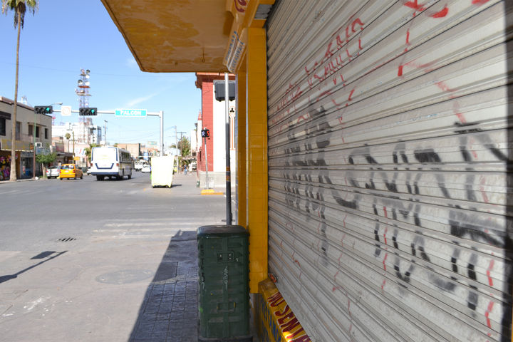 Los afectan. Locatarios de la avenida Juárez en Torreón dieron a conocer que el problema del grafiti los ha afectado de forma constante durante los últimos diez años.