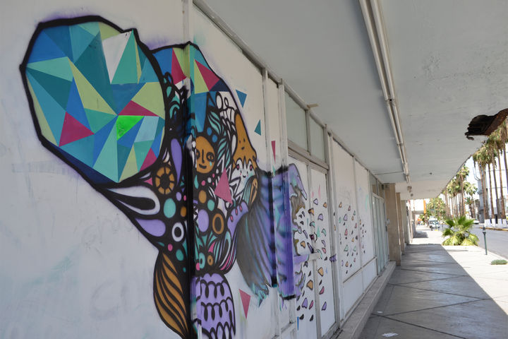 Estética. Sobre la avenida Morelos se han realizado algunos trabajos de grafiti, pero con motivos artísticos.