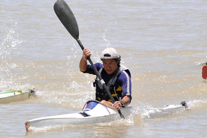 En un cerrado duelo Martín Rangel Aldaba, 'El Mudo', se impuso a Emery Hernández Vázquez para declararse vencedor absoluto de la L Regata del Río Nazas.