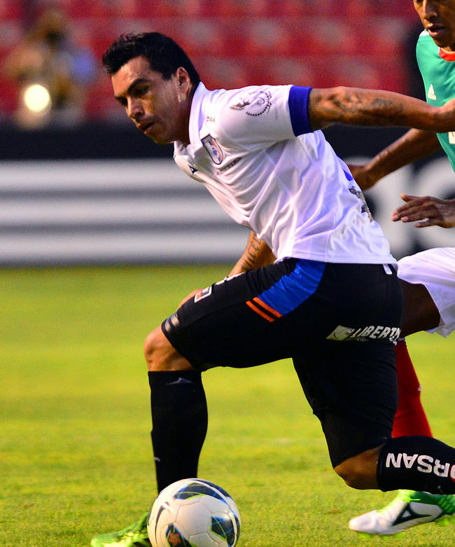 El delantero chileno Esteban Paredes se ha fijado metas importantes en su nuevo equipo al que llega como refuerzo para el Torneo Apertura 2013 de la Liga MX. (jammedia)
