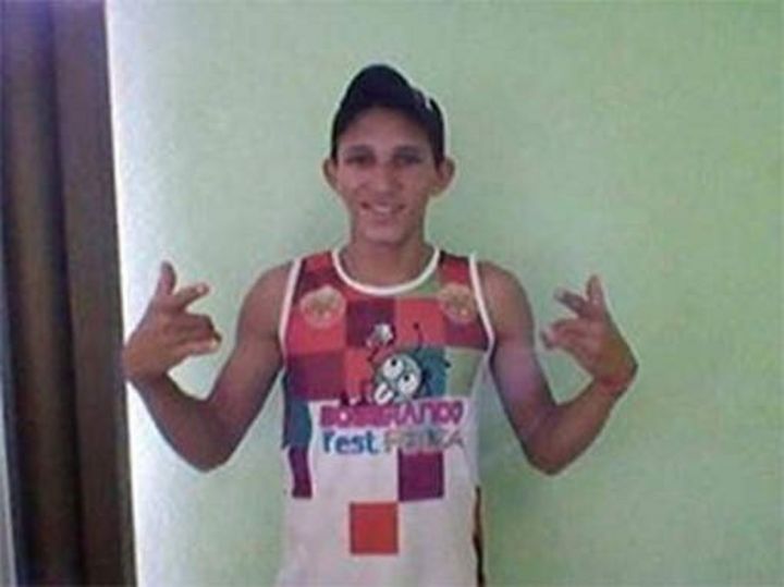 Otavio da Silva fue asesinado por una turba iracunda después de apuñalar a un jugador en un duelo amateur en Brasil. Fanáticos descuartizan a árbitro en Brasil 