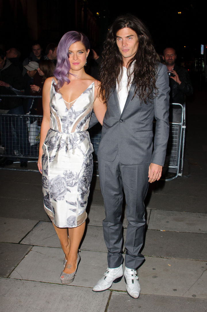 Relación. Kelly Osbourne y Matthew Mosshart anunciaron su compromiso.