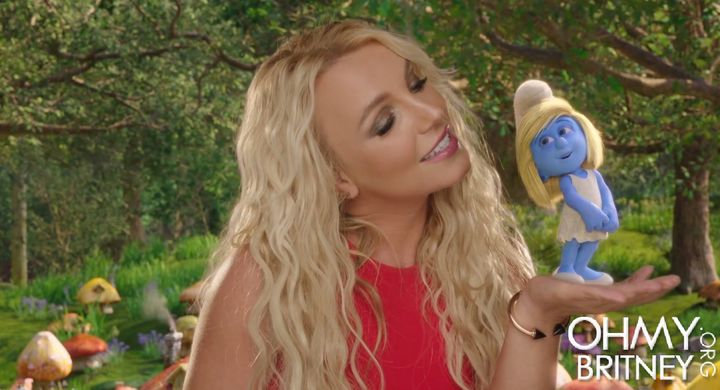 Videoclip. La cantante Britney Spears, lanzó el video Oh La La, canción que será parte de la película Los Pitufos 2.