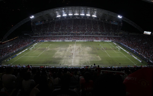 La principal noticia en la ciudad no ha sido el resultado del partido, sino el campo de barro en el que se produjo. (AP)