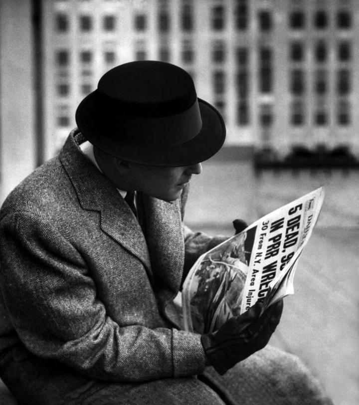 Rumores, sospechas, conjeturas, temores y demás desfilan paralelamente a los hechos que van construyendo los días y las décadas. (Foto Life, Nueva York, 1958)