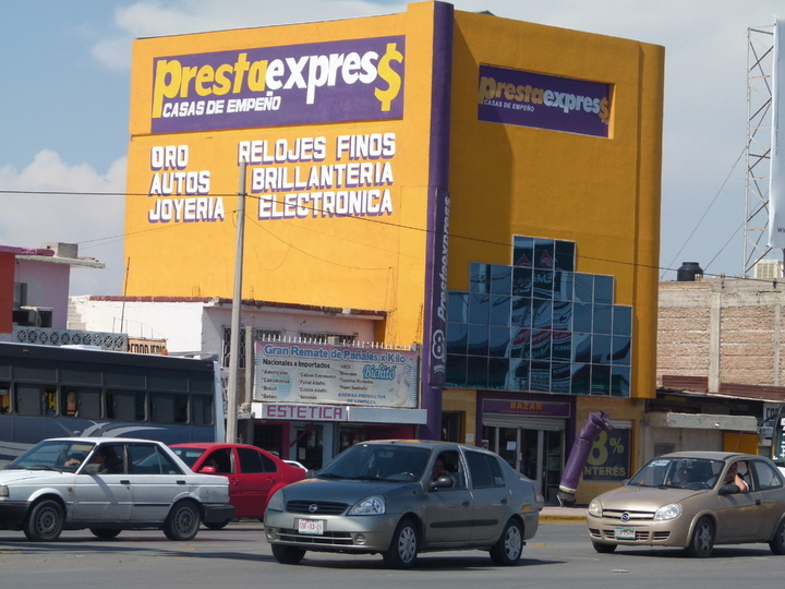 Robo. Los sujetos se llevaron  dinero y joyas.