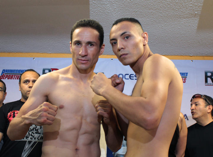Dante “Crazy” Jardón y Gamaliel “Plátano” Díaz cumplieron con el pesaje para el combate. (Notimex)