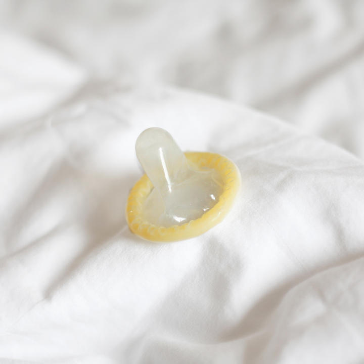 El condón es actualmente indispensable como anticonceptivo y para prevenir las enfermedades de transmisión sexual.