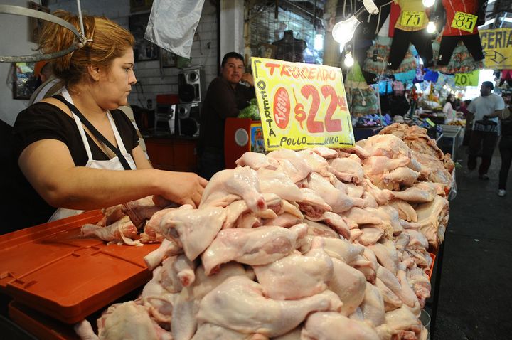 Influenza. La caída en la producción de pollo, debido a la influenza aviar, sigue pegando a los avicultores y con ello eleva su importación.