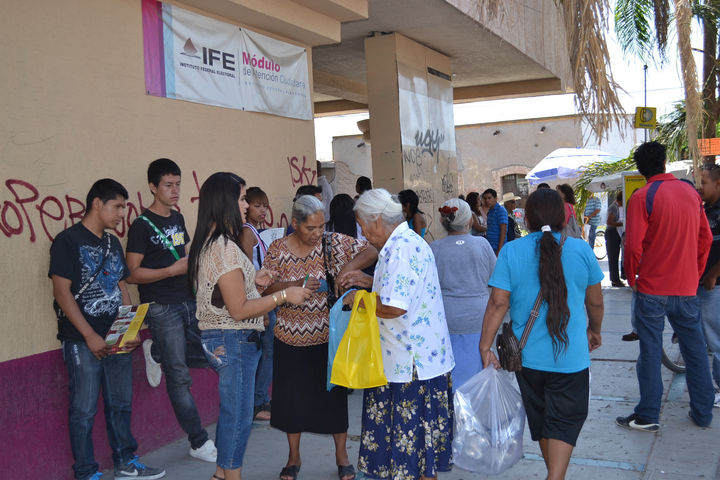 Renovación. En el Distrito 02 que abarca los municipios de Gómez Palacio y Lerdo, 40 mil 608 credenciales del IFE cuentan con terminación 09 ó 12, por lo que perderán su vigencia si no se renuevan.