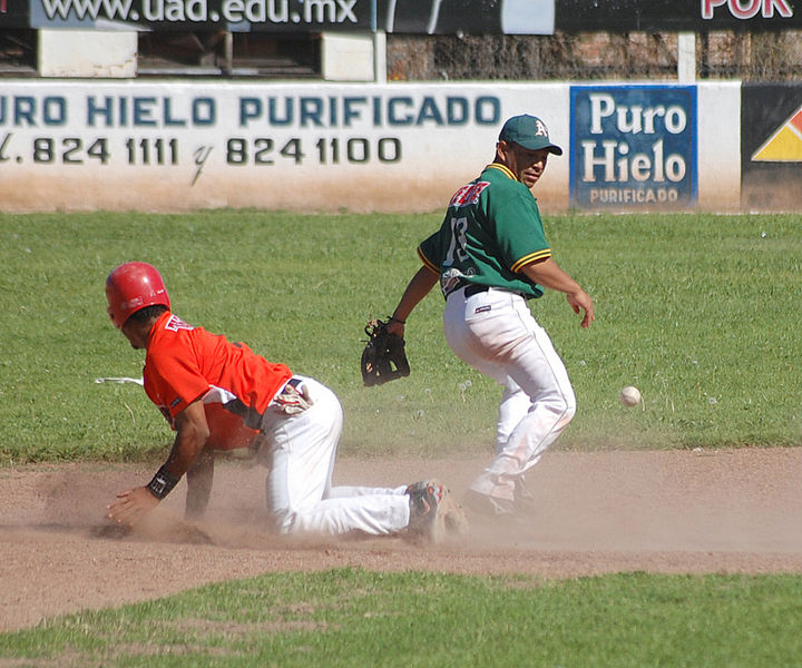 Yankees del Vergel derrotaron a los Hermanos Cabrales y Marrufo por 14-9. Siguen acciones de la Juan Navarrete