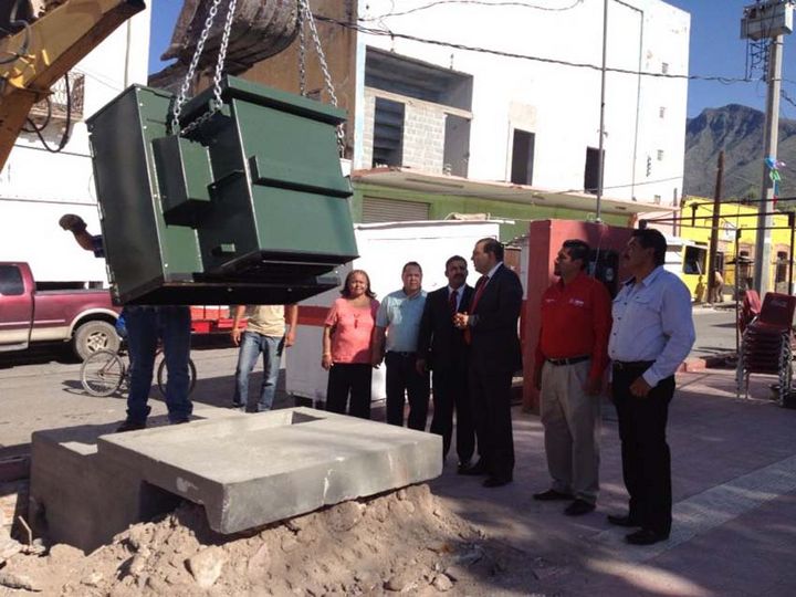 Obras nuevas. Comenzaron en Mapimí los trabajos para construir la unidad deportiva y cableado subterráneo de la plaza.