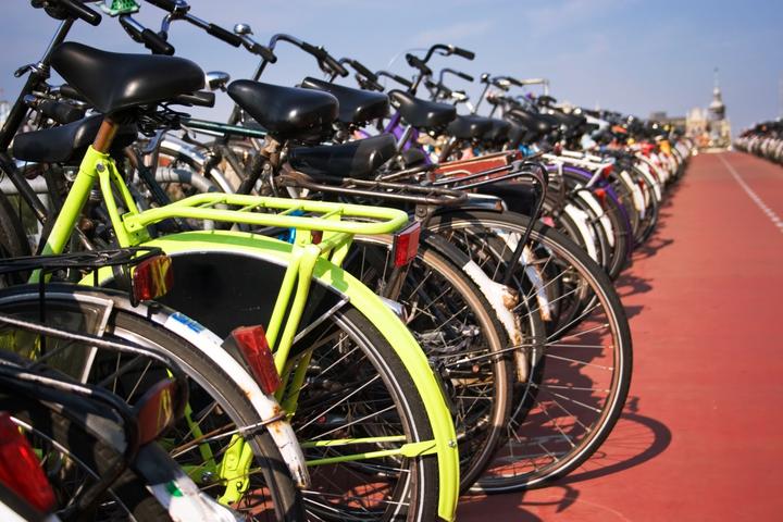 La bicicleta fue por mucho tiempo el medio de transporte más popular y ahora es uno de los más sugeridos. (ARCHIVO)