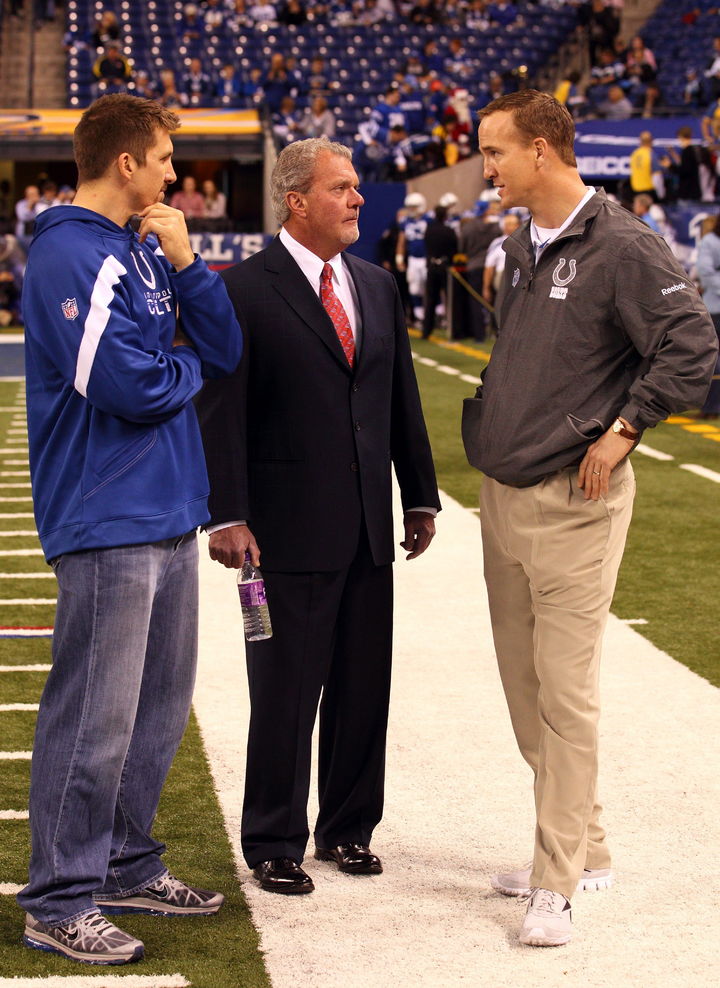 Eli Manning (Izq.) se enfrentará a su hermano Peyton (der.) el próximo domingo en la segunda semana de la NFL. (EFE)
