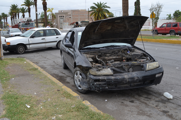 Saldo. El Altima negro fue el más dañado.