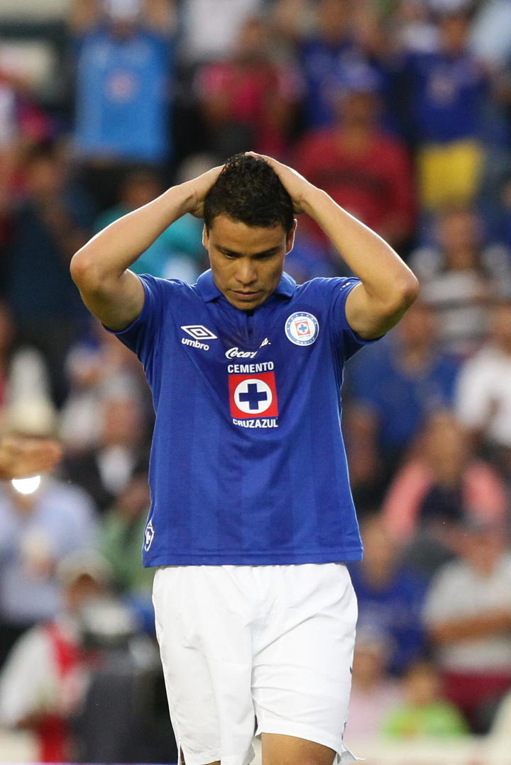 Cruz Azul informó que el jugador de 26 años estará fuera de circulación seis meses. (Archivo)