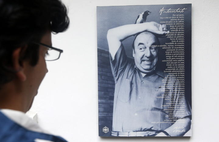 Neftalí Ricardo Reyes Basoalto fue el nombre de pila de Pablo Neruda, seudónimo que empleó en 1920 y adoptó de manera definitiva desde 1946. (ARCHIVO)