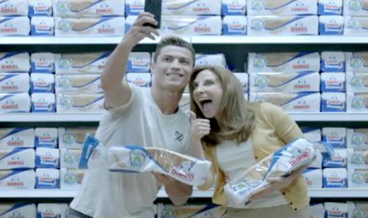 Por medio de sus redes sociales, Bimbo publicó el primer spot ahora con la imagen del astro del Real Madrid. (YouTube)