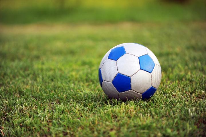 El balón de futbol, un invento que revolucionó al deporte