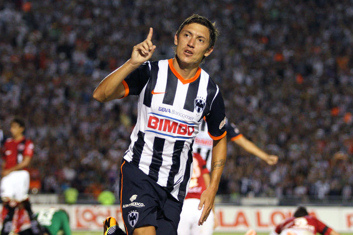 América es líder en solitario
