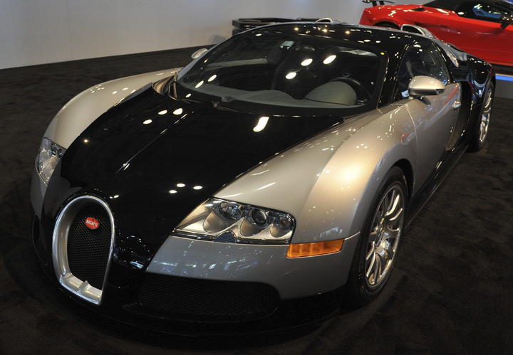 El camerunés tiene un Bugatti Veyron de 1.55 millones de libras. (Archivo)