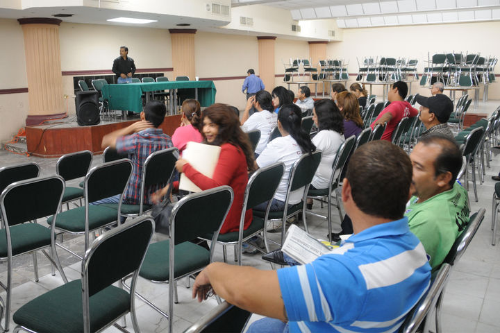 Pocos. Alrededor de 60 maestros acudieron a la asamblea constitutiva del Movimiento Magisterial Popular de La Laguna.