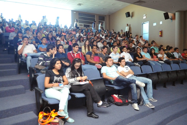 Atentos. Alumnos del Tecmilenio acudieron al primer Foro Internacional de Ciencias de la Felicidad que les fue dado virtualmente.